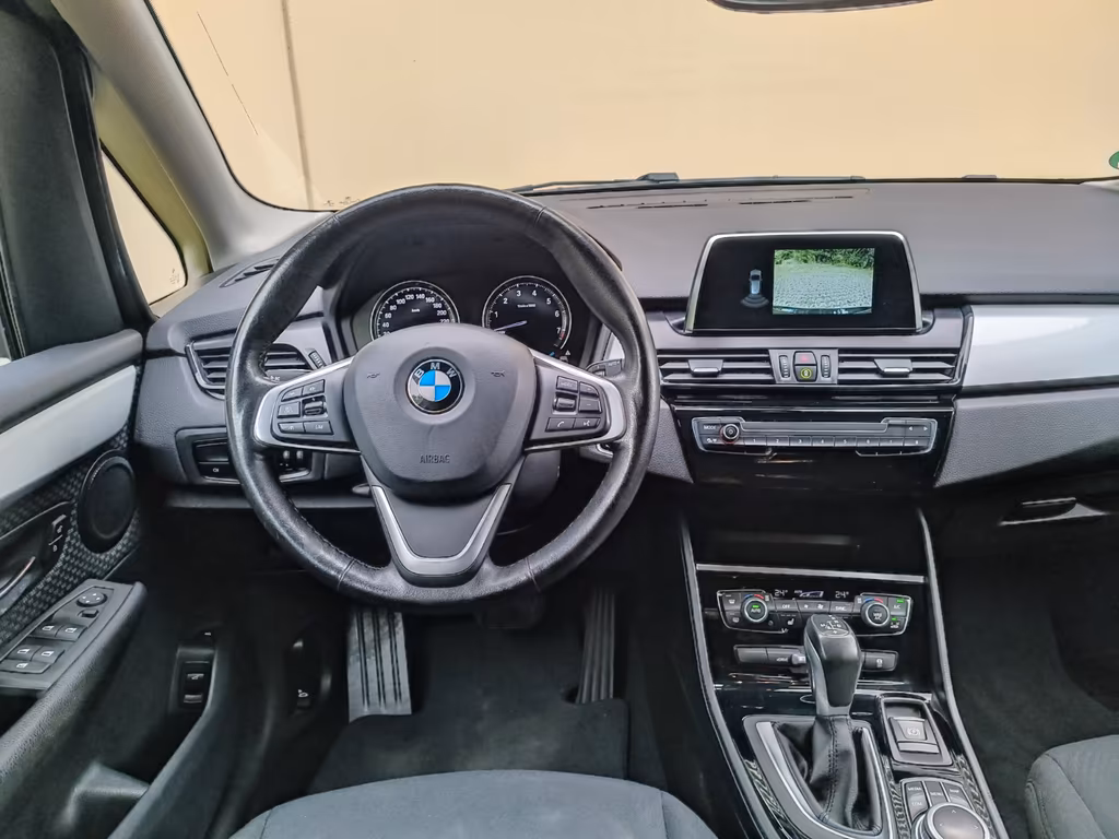 BMW 225