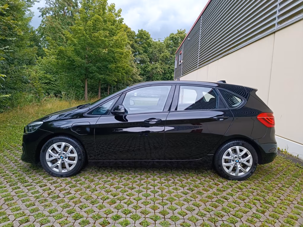BMW 225