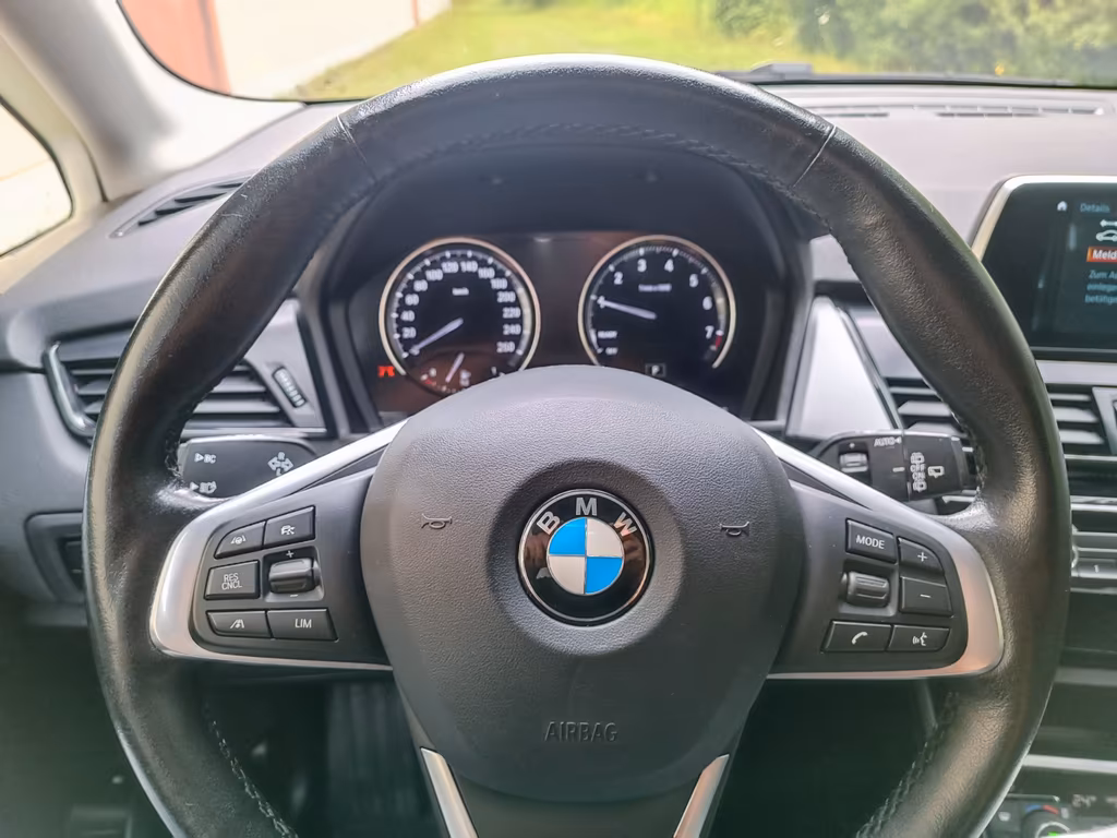 BMW 225
