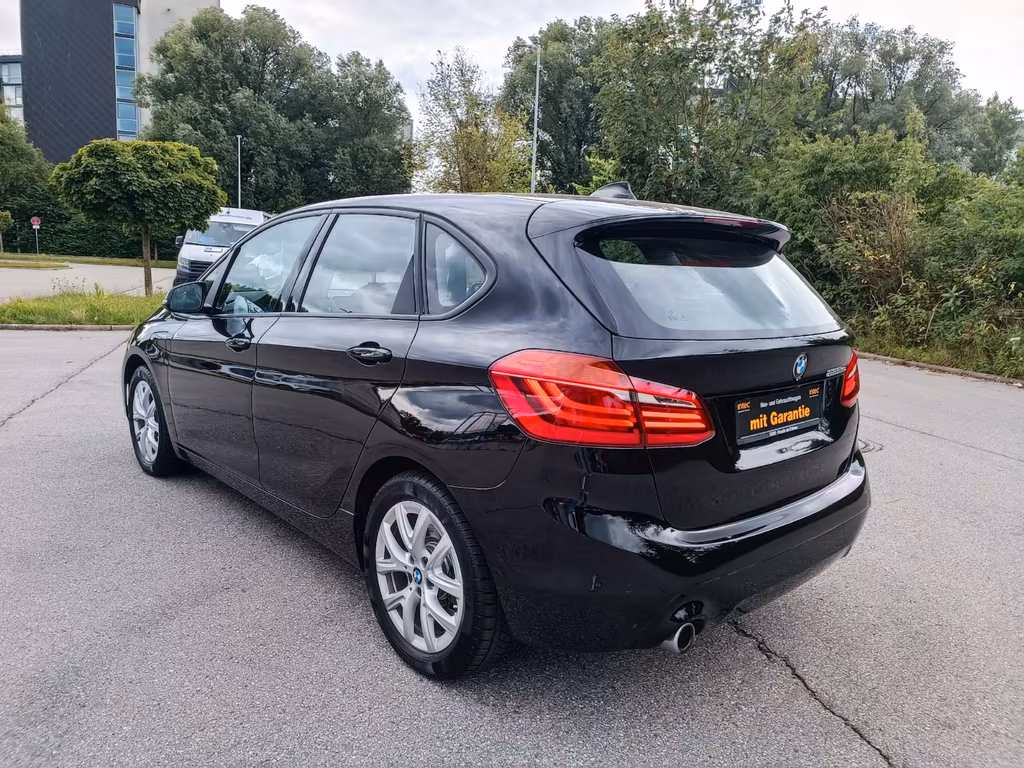 BMW 225