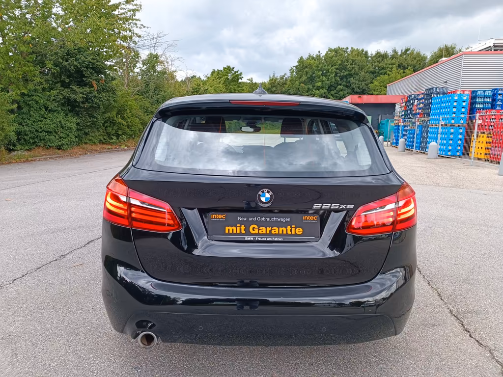 BMW 225