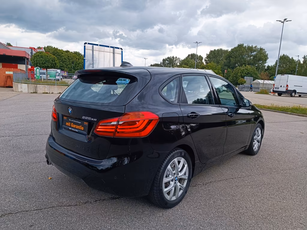 BMW 225
