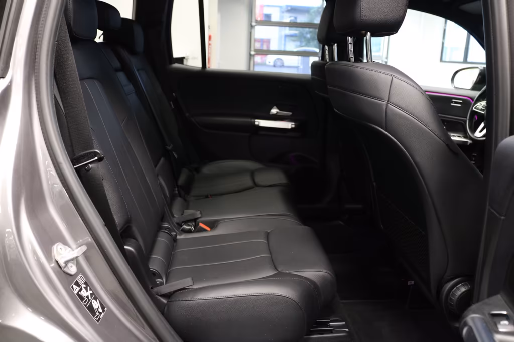 Mercedes-Benz GLB 180