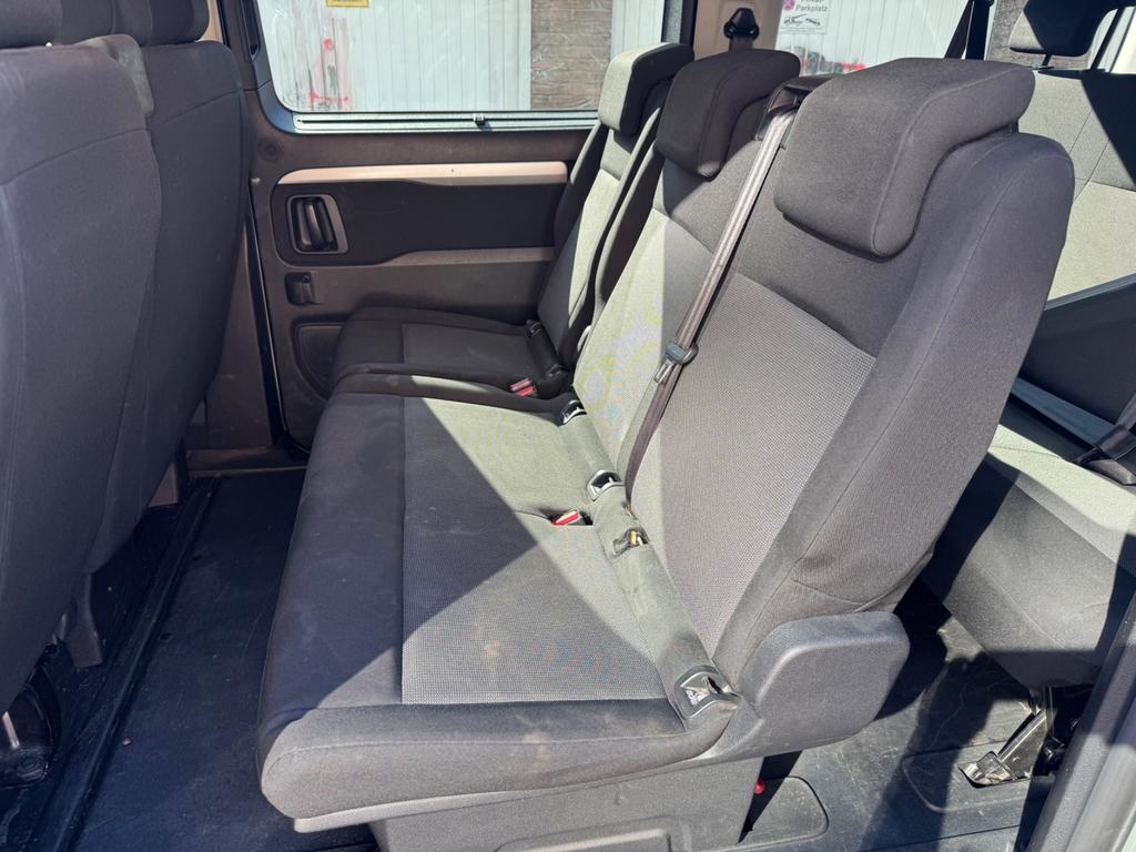 Peugeot Traveller