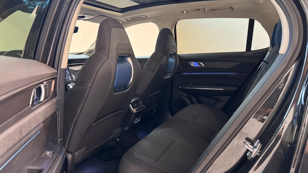 Lynk&Co 01