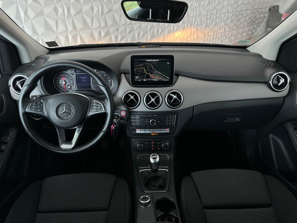 Mercedes-Benz B 180