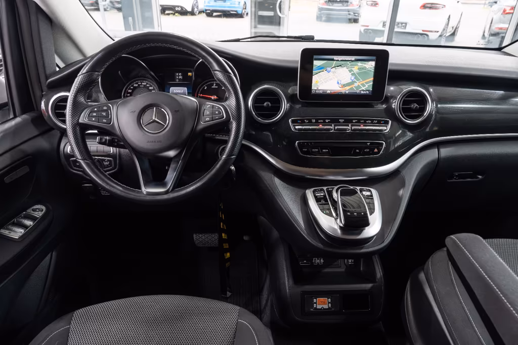 Mercedes-Benz V 220