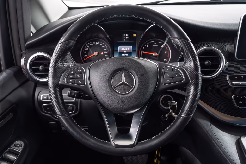 Mercedes-Benz V 220