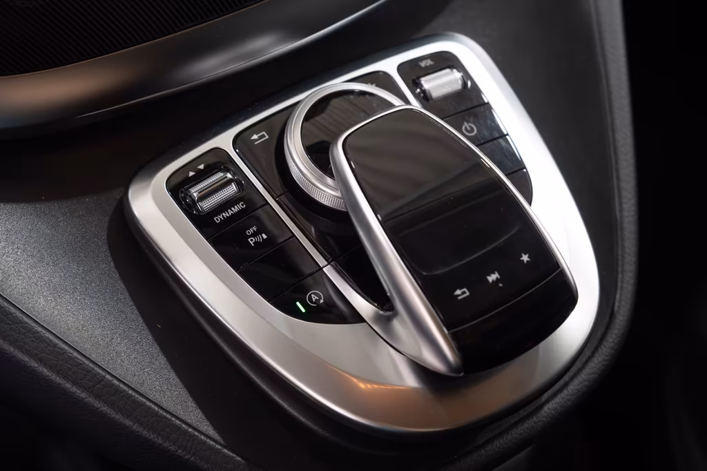 Mercedes-Benz V 220