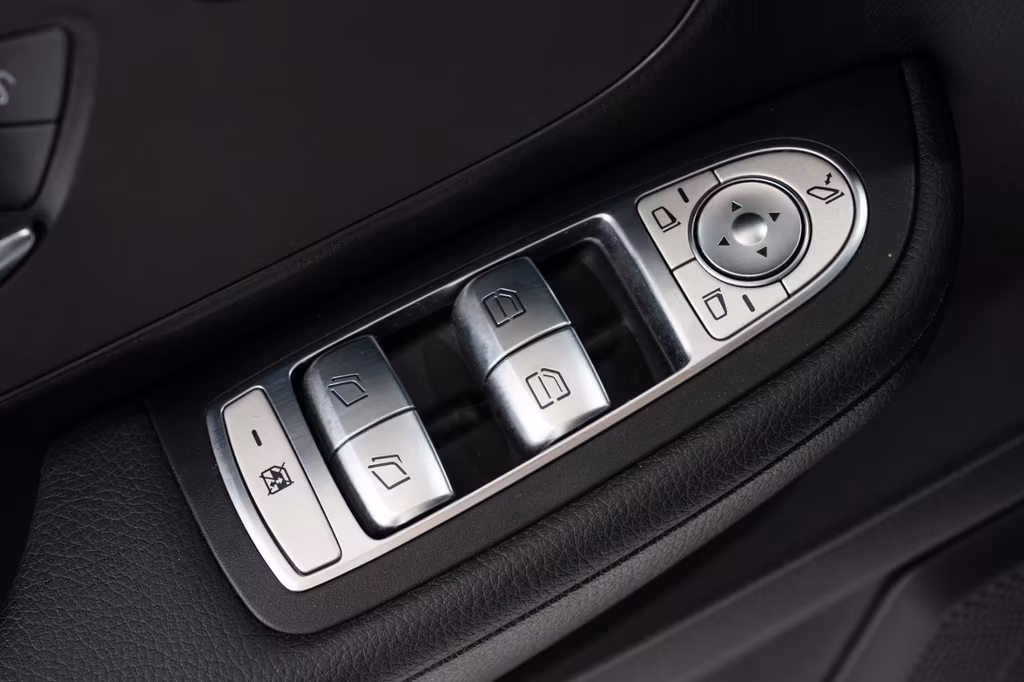 Mercedes-Benz V 220