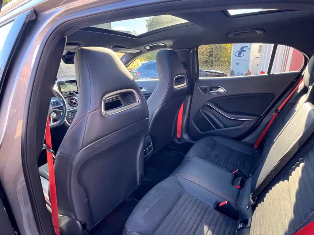 Mercedes-Benz GLA 45 AMG