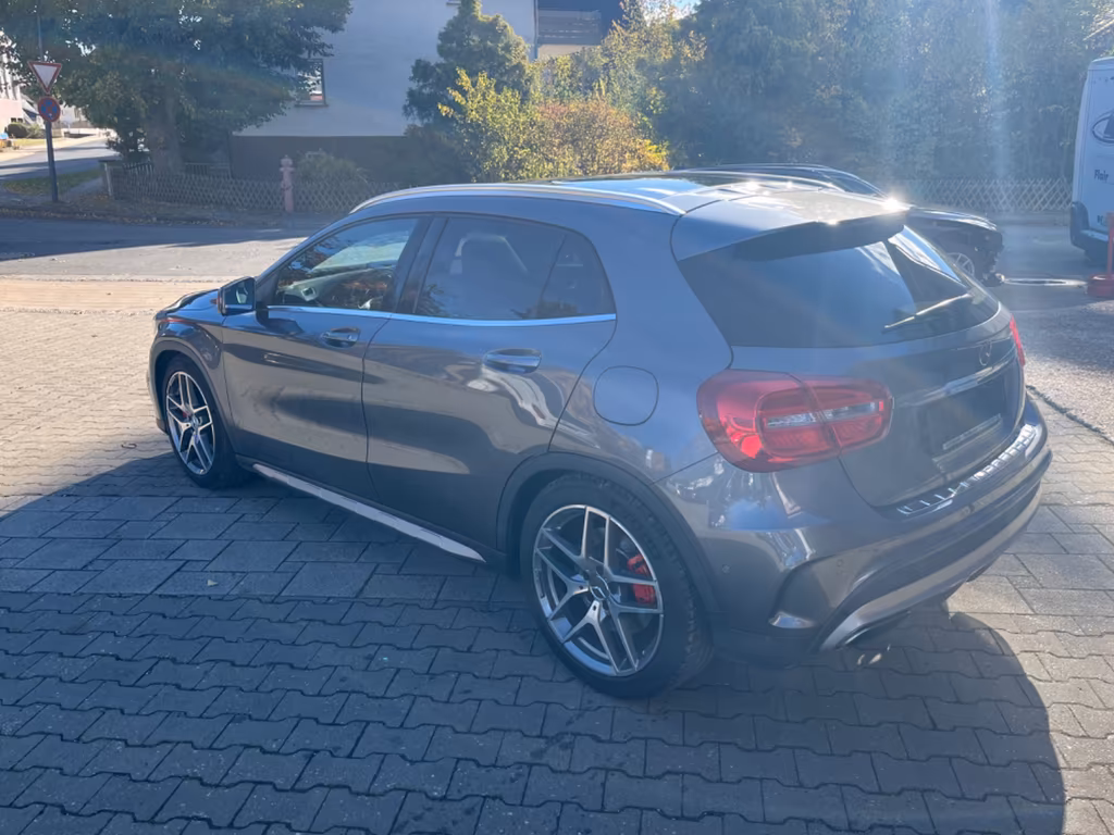 Mercedes-Benz GLA 45 AMG