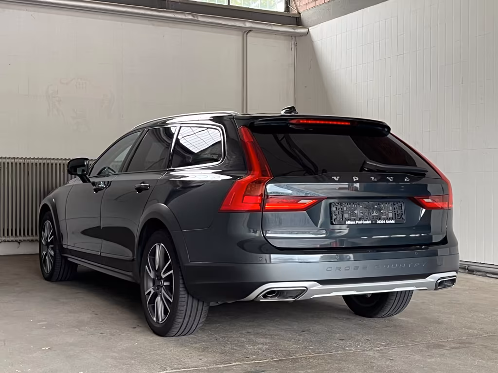 Volvo V90 Cross Country