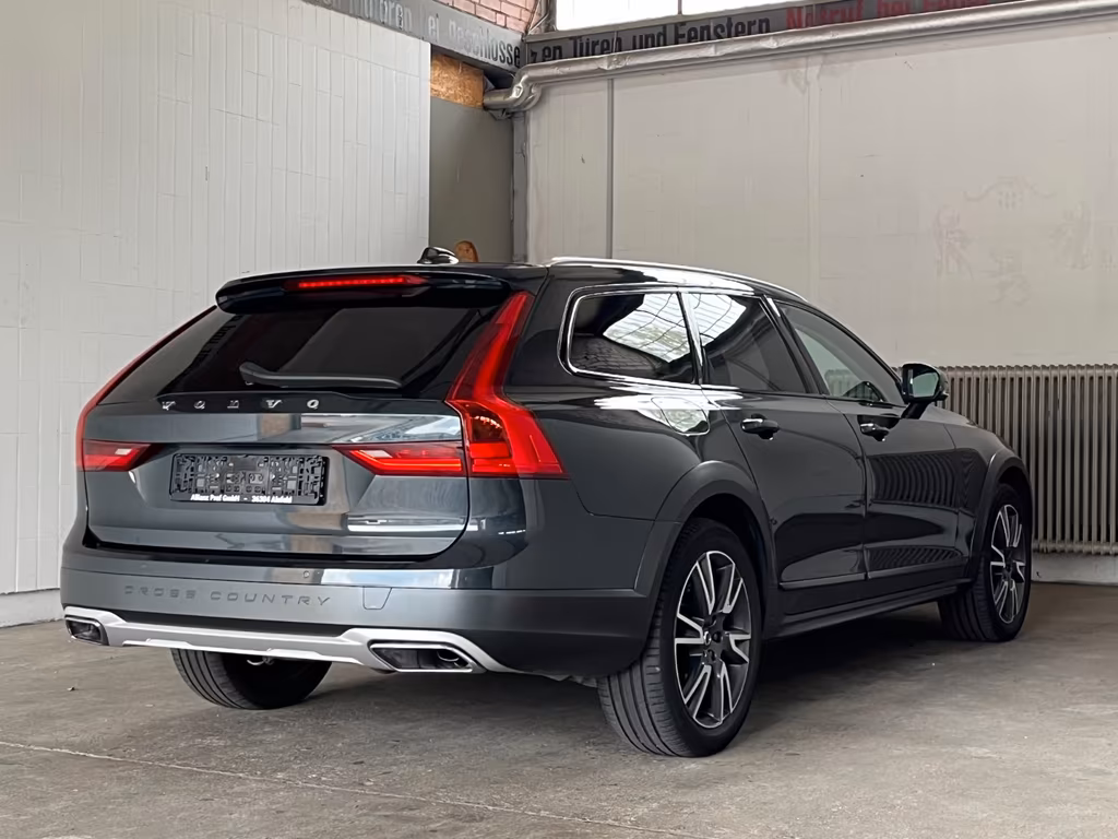 Volvo V90 Cross Country