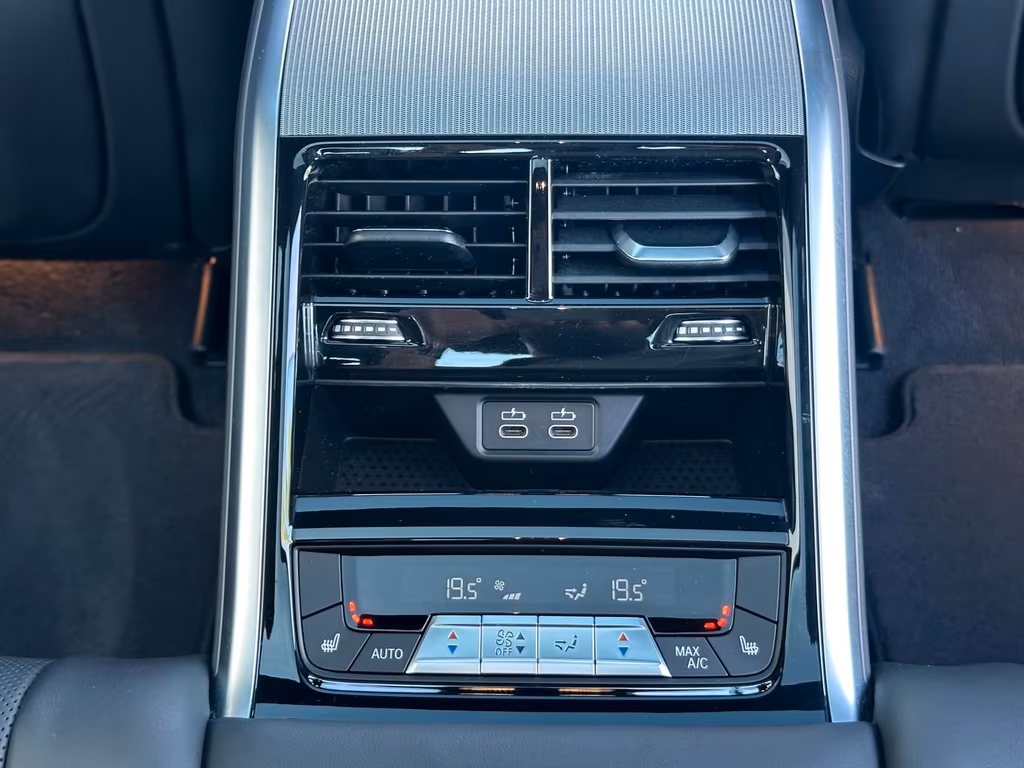 BMW 840