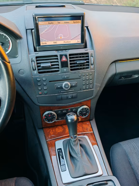 Mercedes-Benz C 230