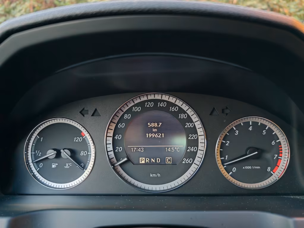 Mercedes-Benz C 230