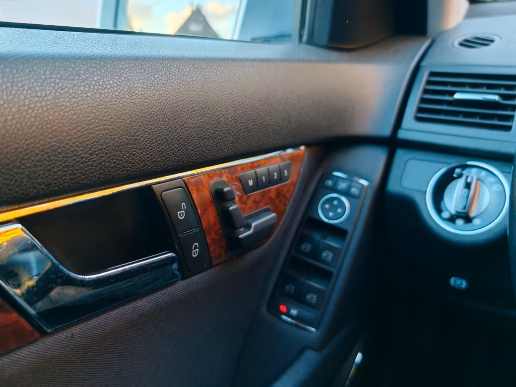 Mercedes-Benz C 230