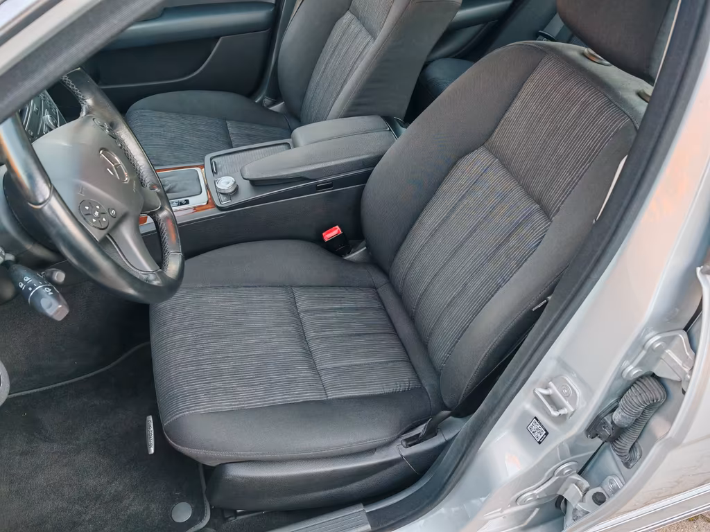 Mercedes-Benz C 230