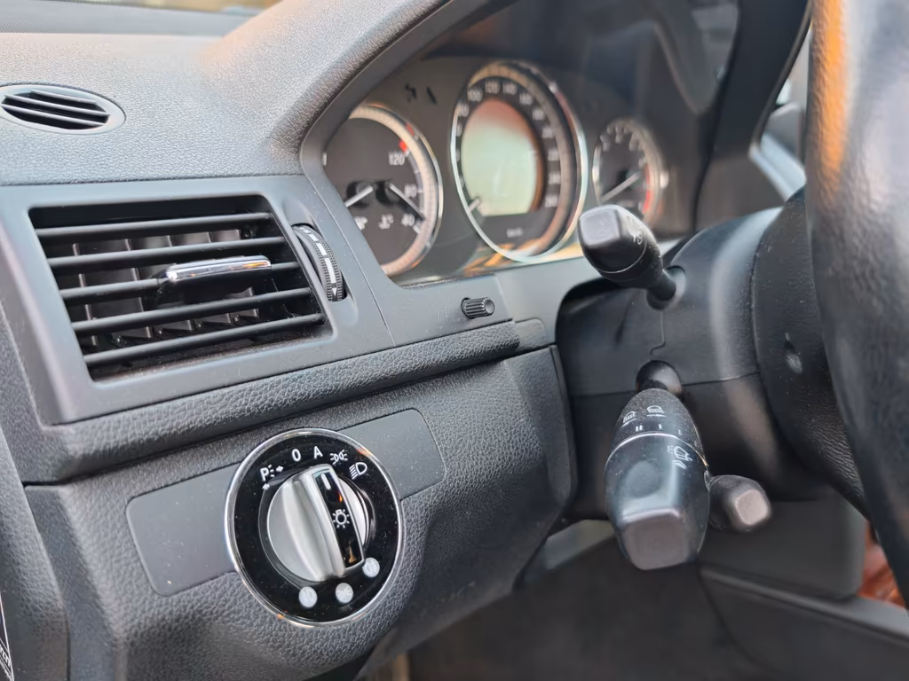 Mercedes-Benz C 230