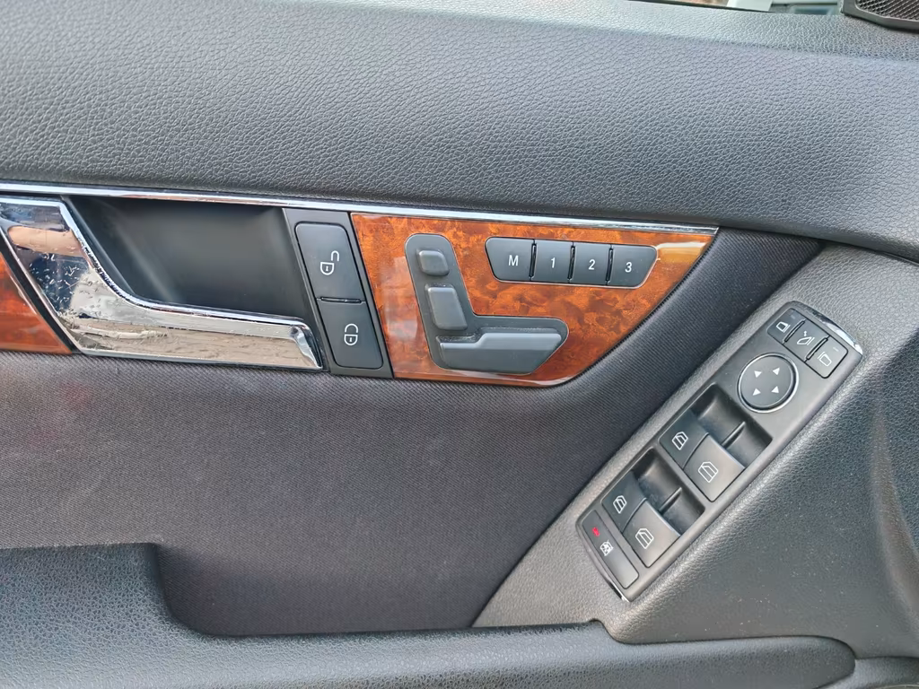 Mercedes-Benz C 230