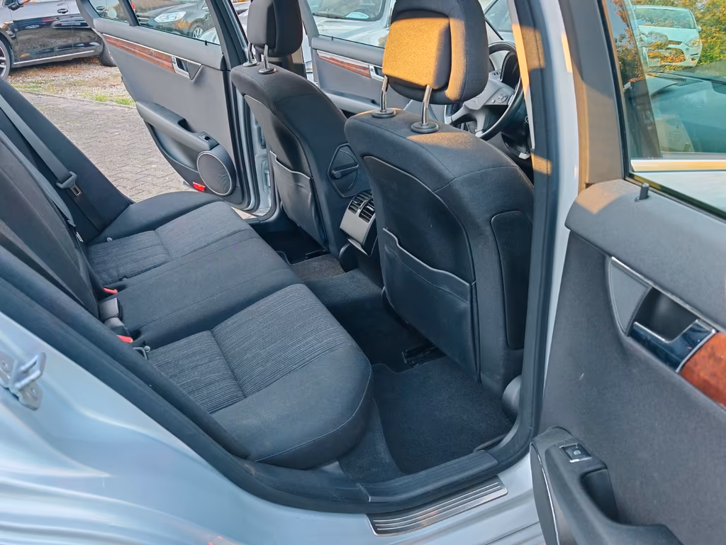 Mercedes-Benz C 230