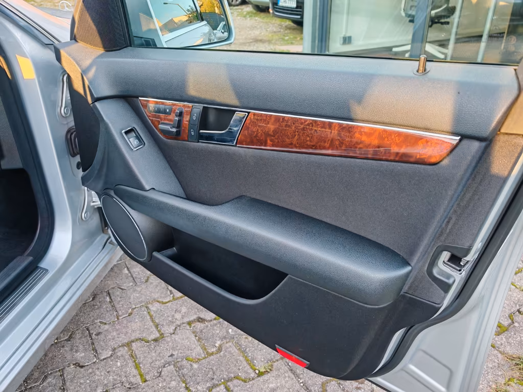 Mercedes-Benz C 230