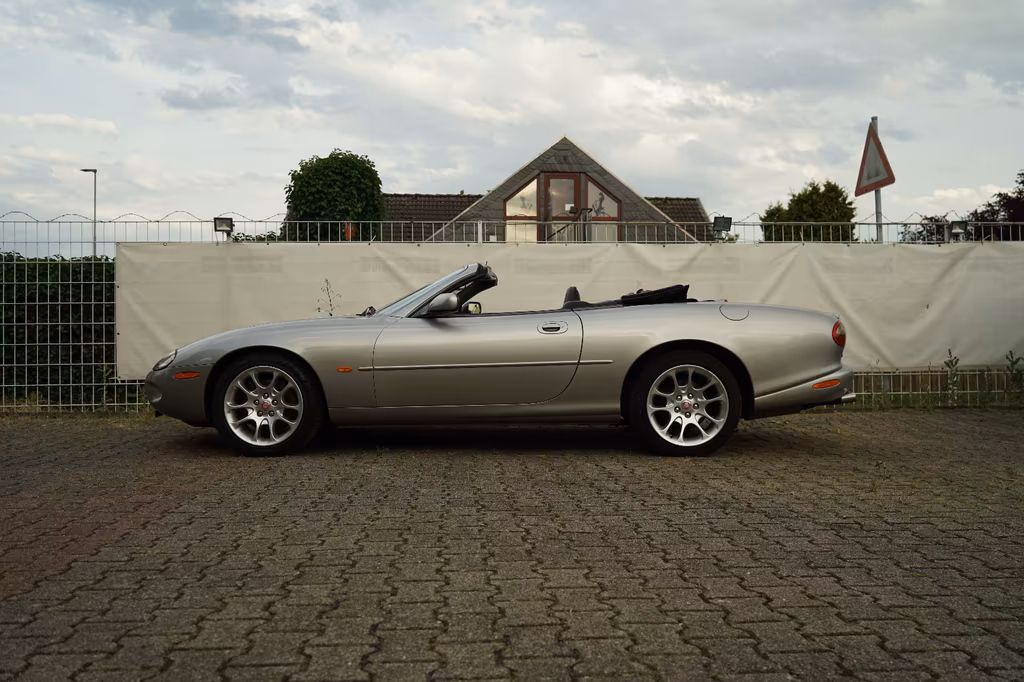 Jaguar XKR
