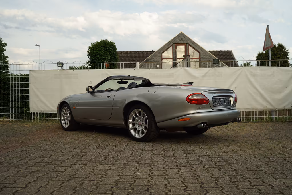 Jaguar XKR