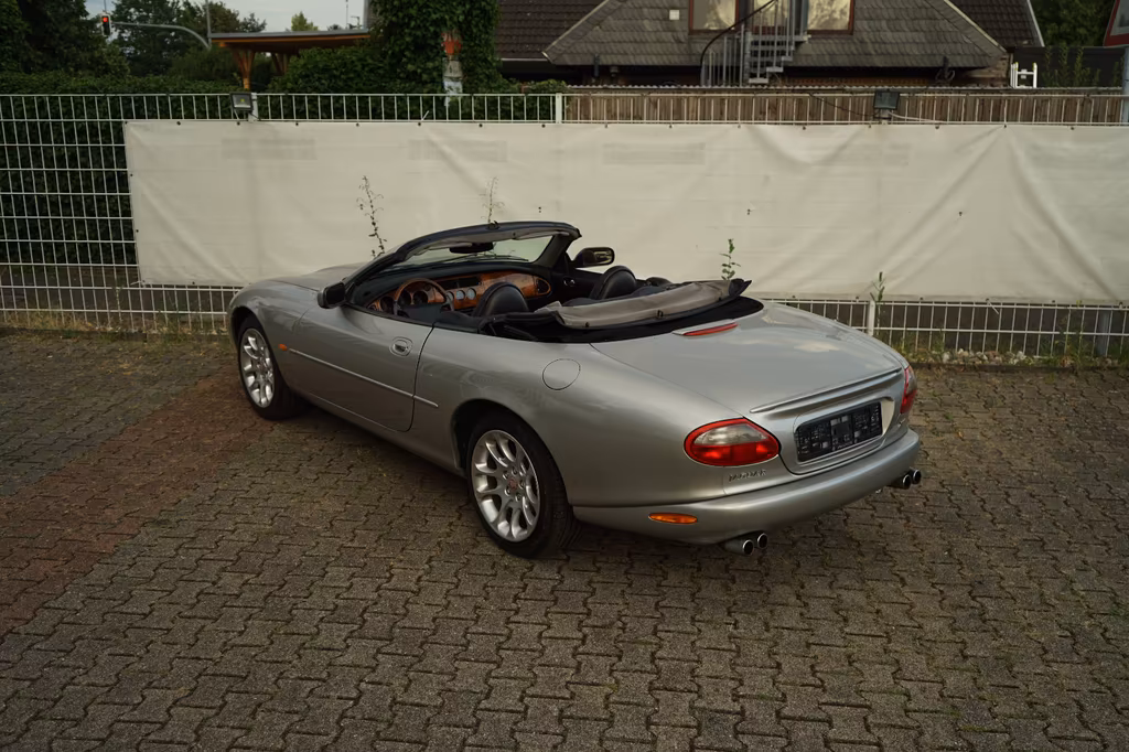 Jaguar XKR