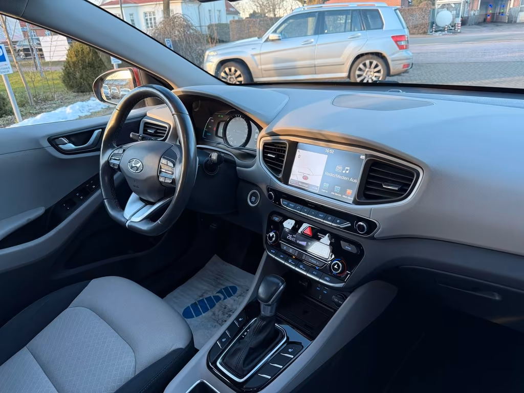 Hyundai IONIQ