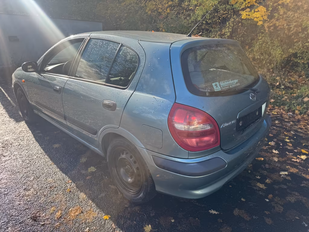 Nissan Almera