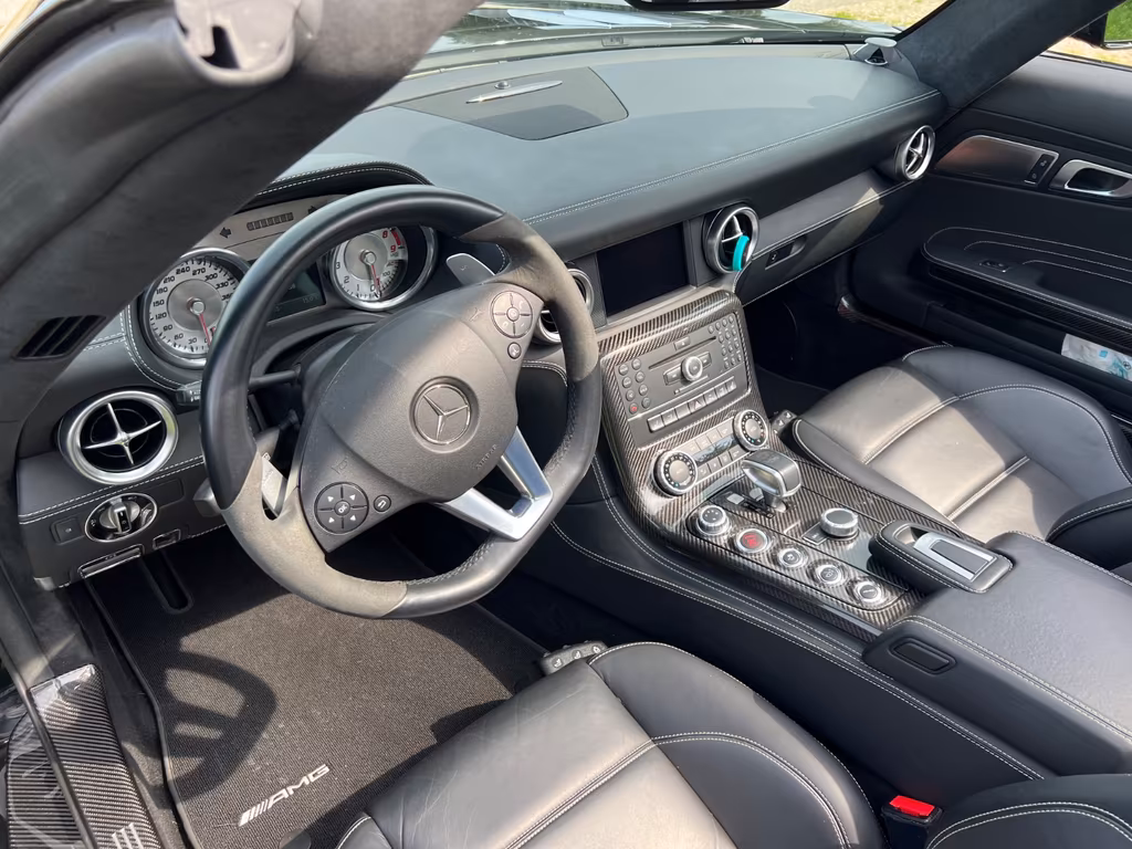 Mercedes-Benz SLS AMG