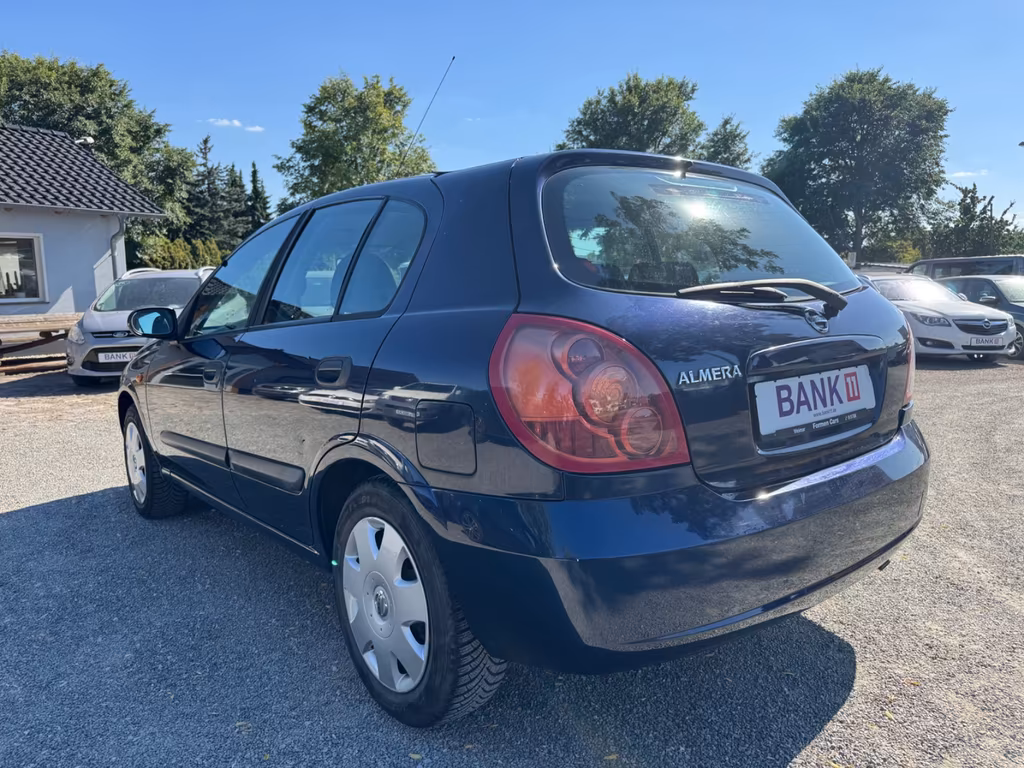 Nissan Almera