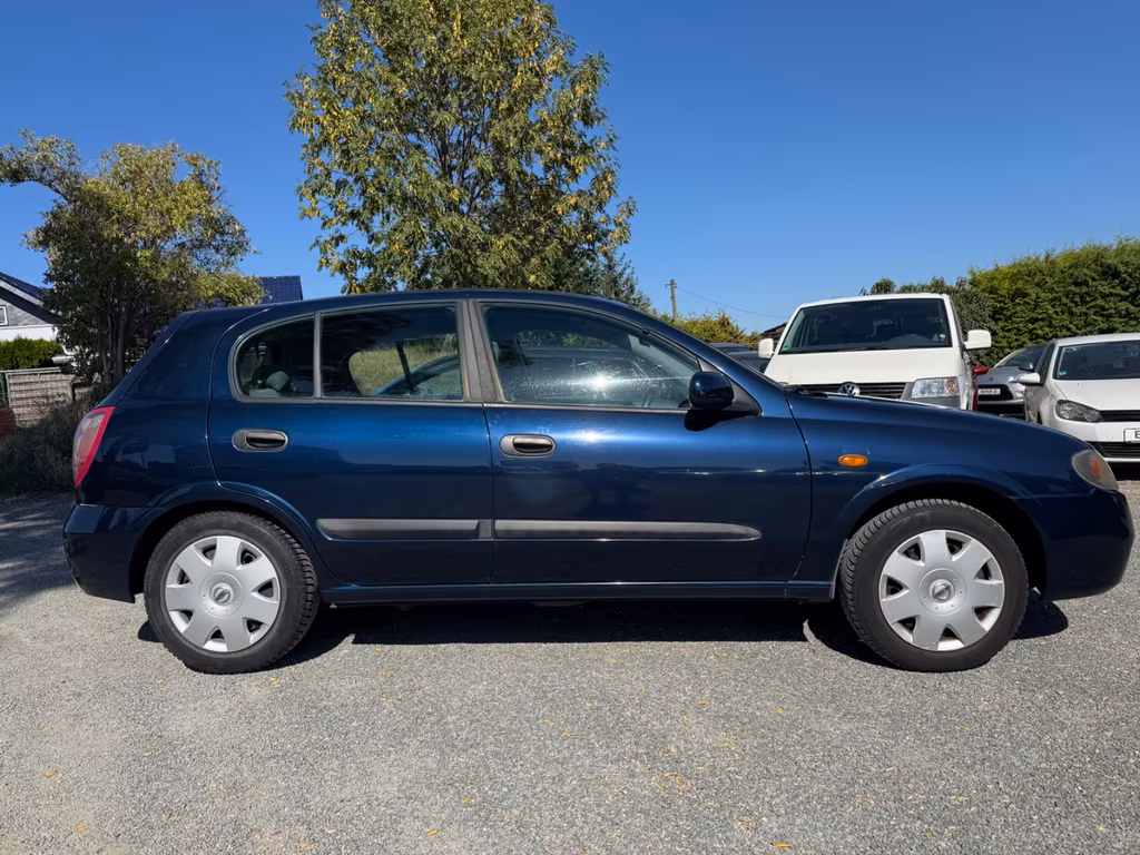 Nissan Almera