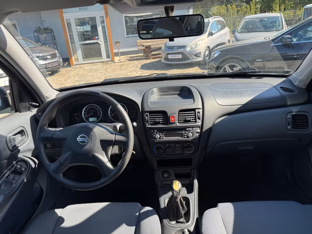 Nissan Almera
