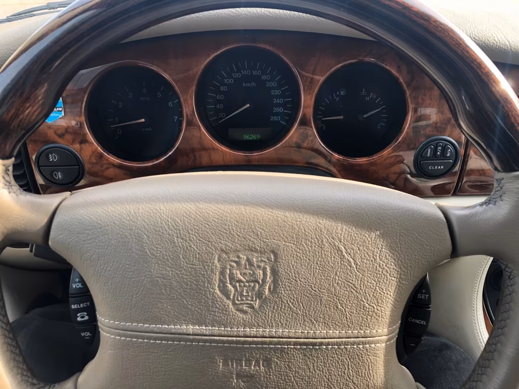 Jaguar XJ