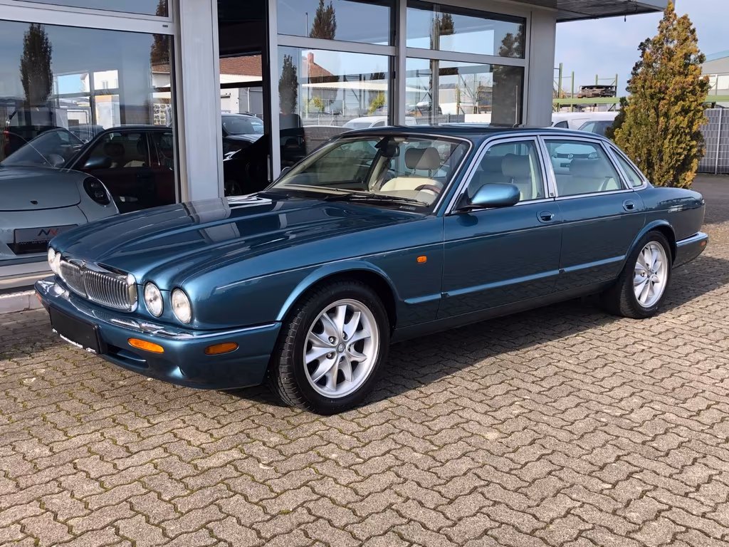 Jaguar XJ
