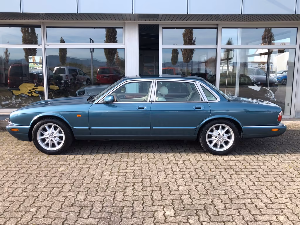 Jaguar XJ