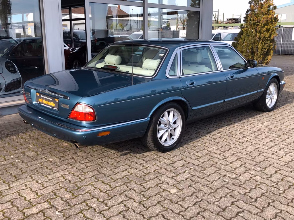 Jaguar XJ