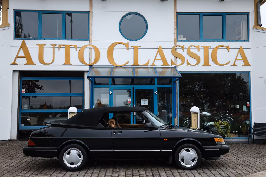 Saab 900