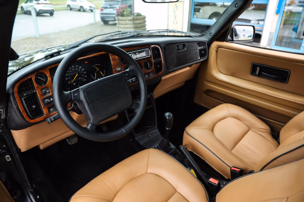 Saab 900