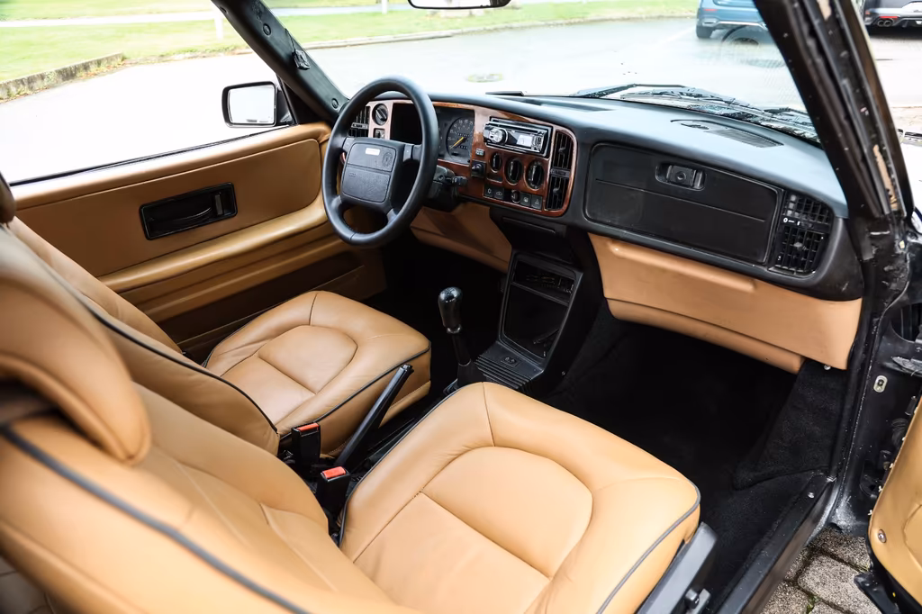 Saab 900