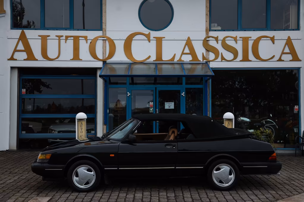 Saab 900
