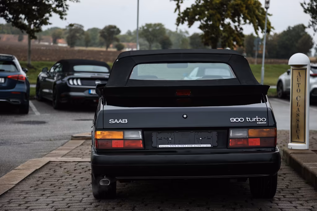 Saab 900