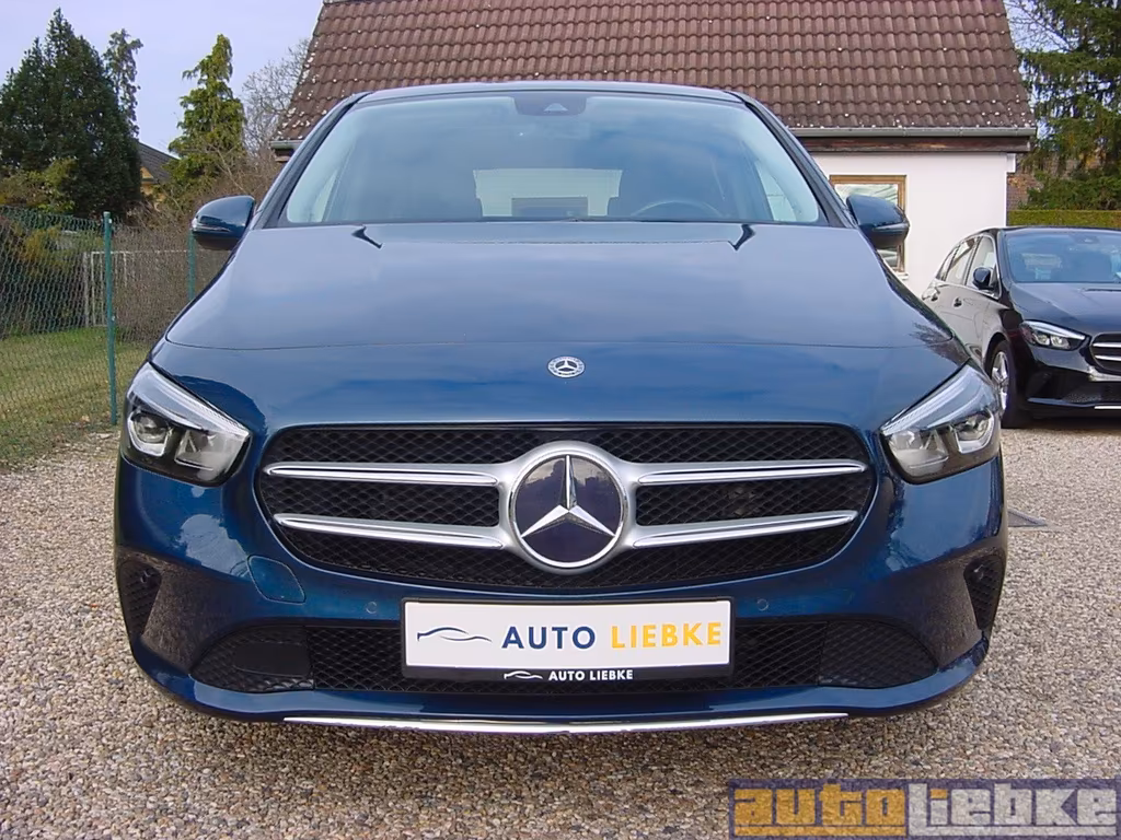 Mercedes-Benz B 220
