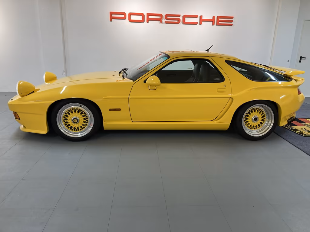 Porsche 928