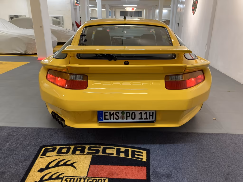 Porsche 928
