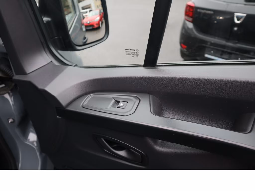 Nissan NV300