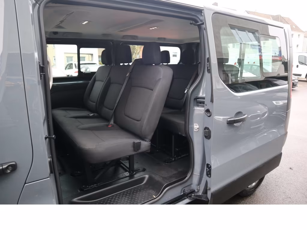 Nissan NV300
